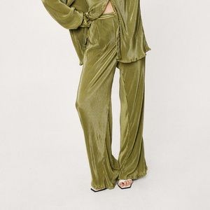 Nasty Gal High Waisted Plisse Pants in Olive size 12